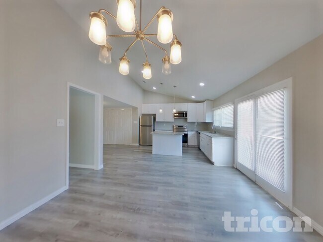 Building Photo - 496 Justice Dr