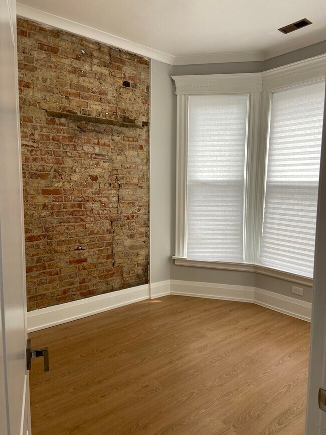 Foto del edificio - 3262 W Fulton Blvd