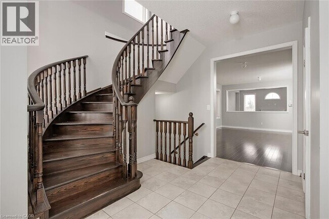 Building Photo - 2105 Falling Green Dr