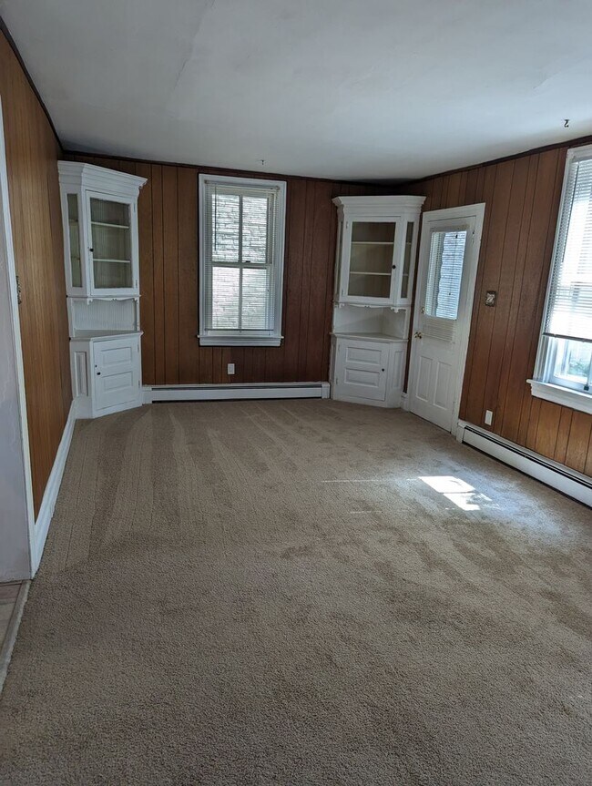 Building Photo - Colonial Walnut Street-Rear Unit