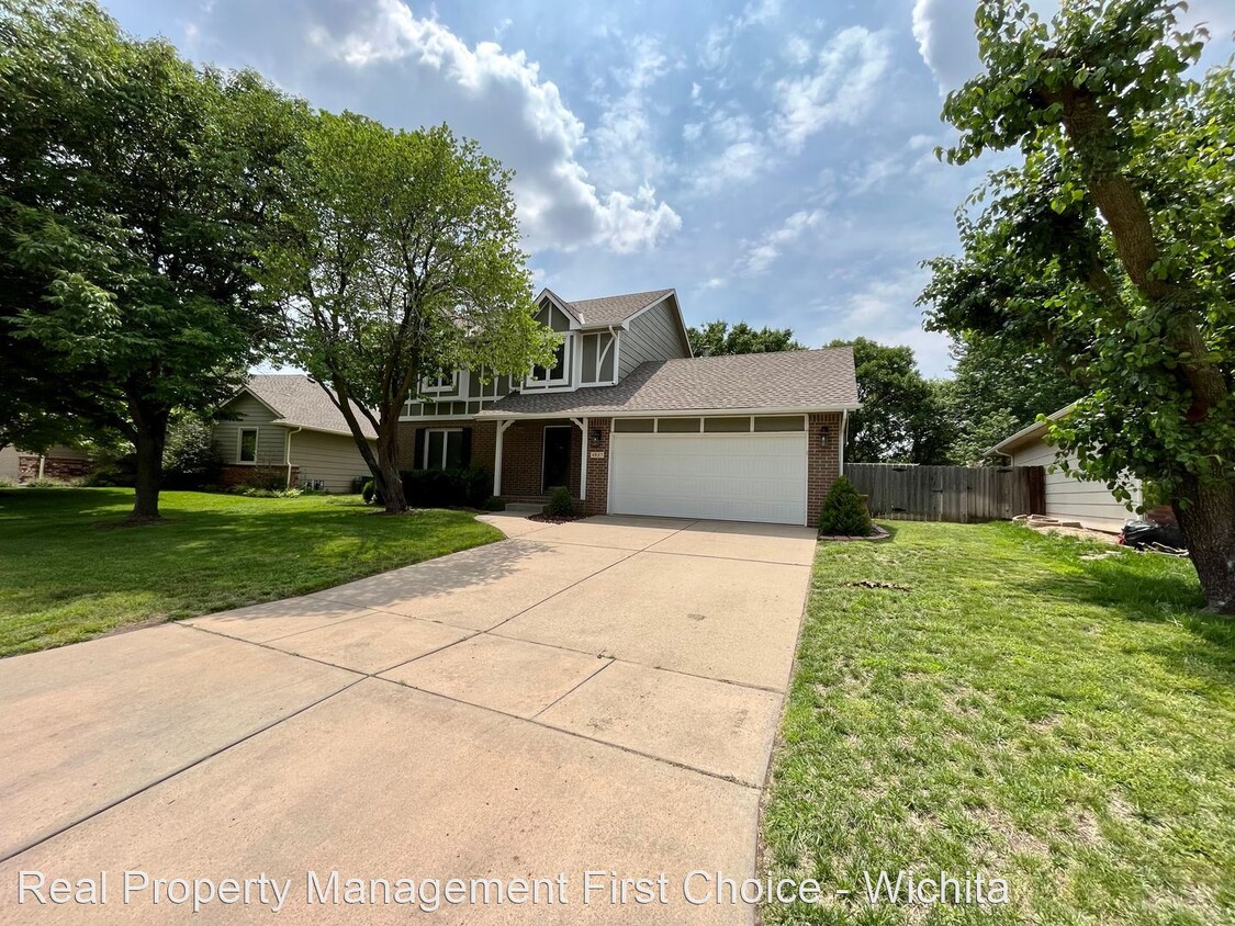 Primary Photo - 4 br, 2.5 bath House - 4827 N. Homestead St.