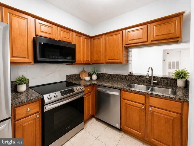 Building Photo - 3310 Wyndham Cir