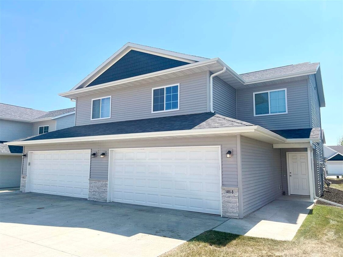 1401 Grant Ct NE Unit B, Cedar Rapids, IA 52402 Condo for Rent in