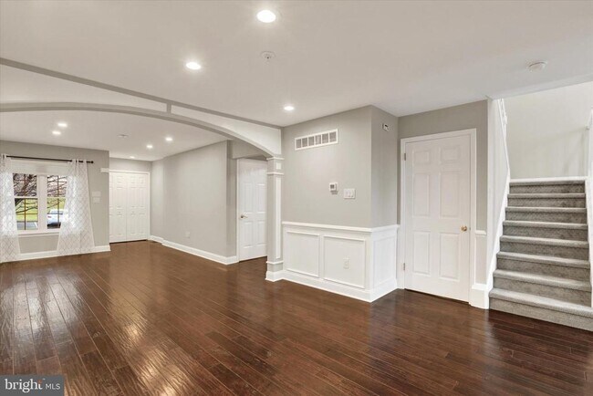 Foto del edificio - 102 Julian Dr E