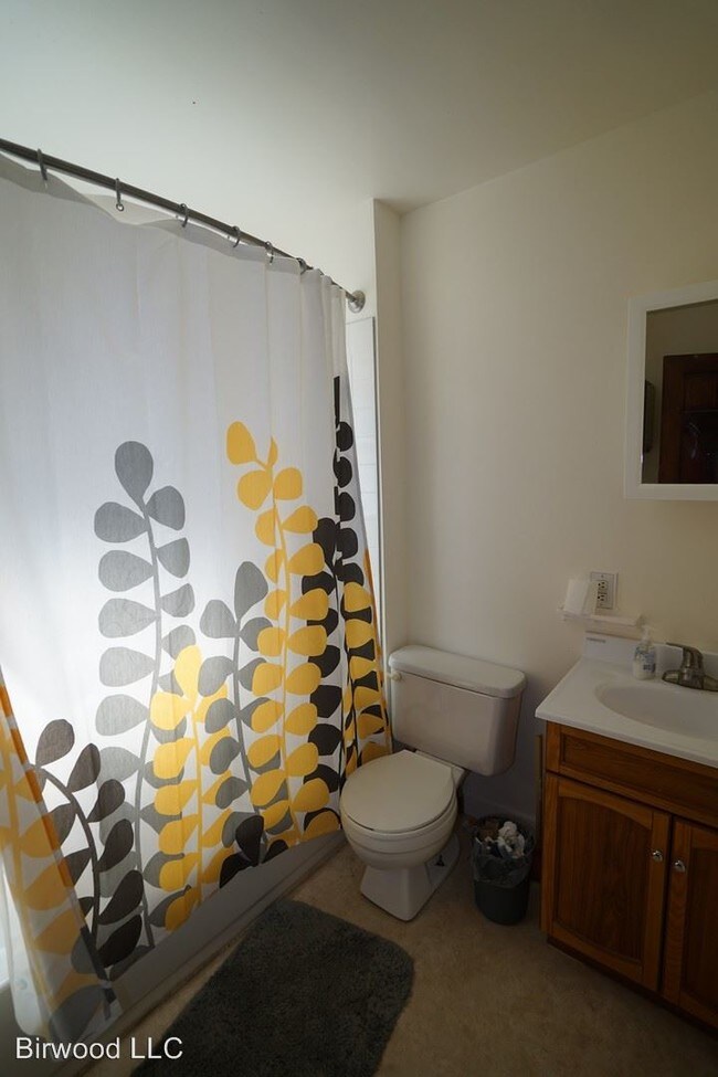 Building Photo - 5 br, 2 bath Apartment - 512 W. Mifflin St.