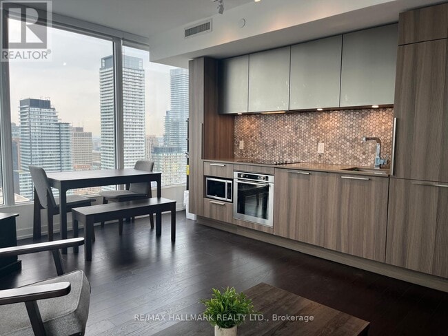 Building Photo - 85 Wood St