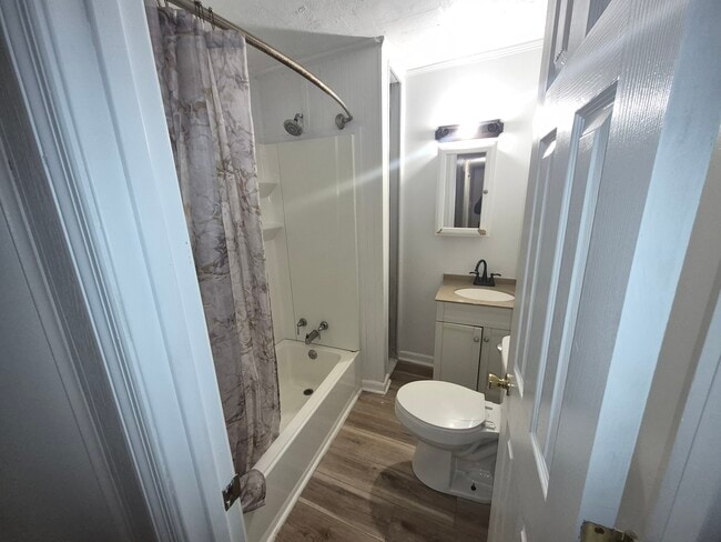 Building Photo - 460 Stuart St