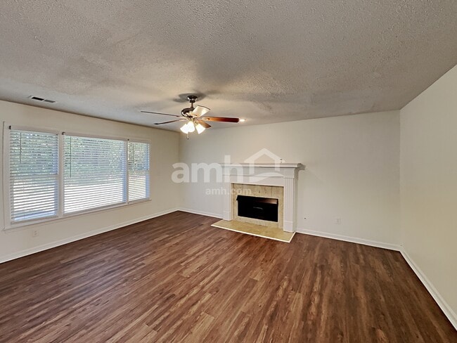 Building Photo - 1121 Lauren Way