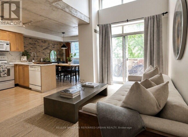 Photo du bâtiment - 800 King St W