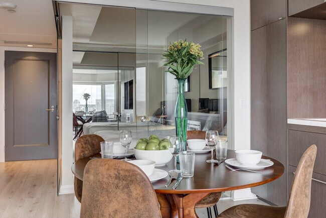 Photo du bâtiment - 155 Yorkville Ave