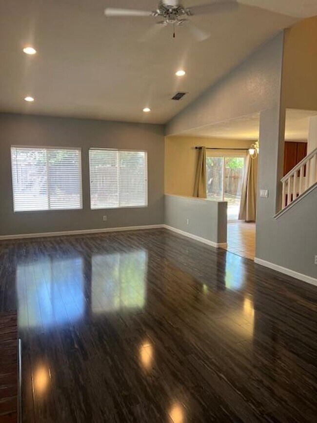 Foto del edificio - LOVELY 3 BEDROOM HOME IN NORTH NATOMAS!!