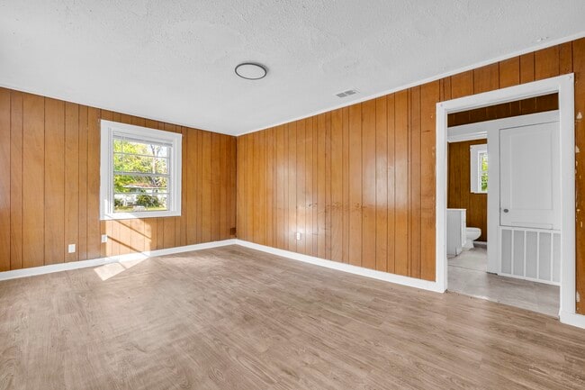 Building Photo - 92 Tom Bayne St