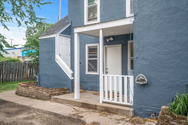 Building Photo - 3BR/1Bath + Office Area Available Sept 12t...