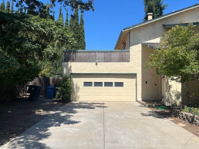 Foto del edificio - Beautiful East Foothills San Jose Home with Spacious Layout, Large Lot & Prime Location!