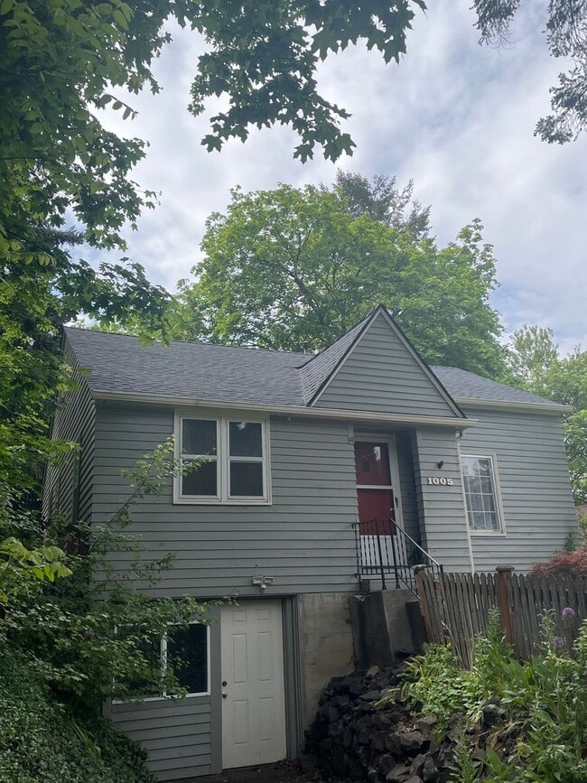 Foto del edificio - 1005 NE D St