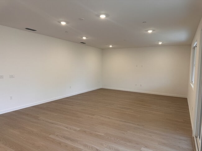 Building Photo - 10224 Sesti Wy