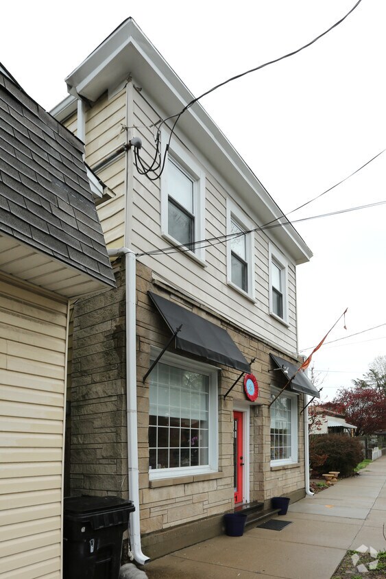 Building Photo - 1841 Brownsboro Rd