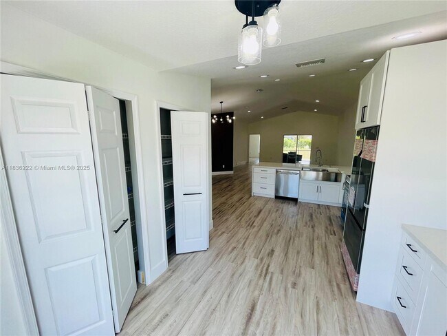 Foto del edificio - 272 SW Oakridge Dr
