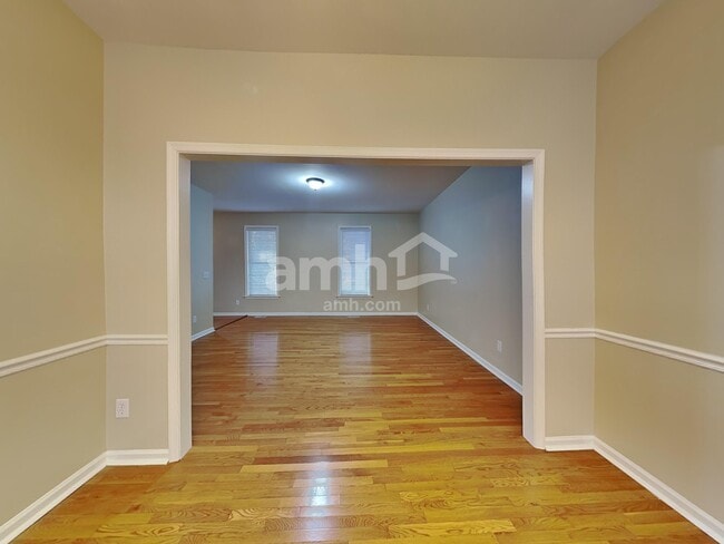 Building Photo - 3915 Red Hill Ct