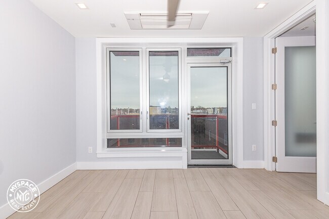 Building Photo - 975 Liberty Ave