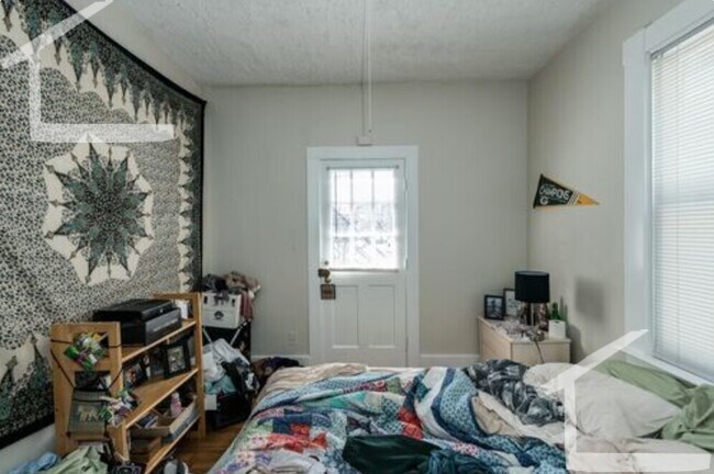 Foto del edificio - 126 Kenrick St