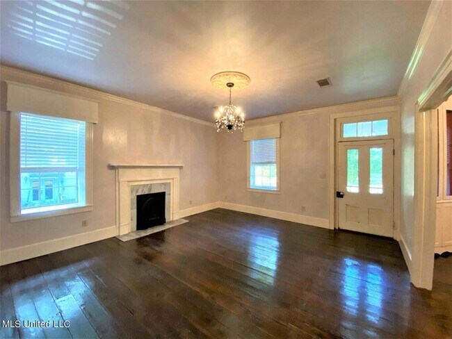 Foto del edificio - 275 W Chulahoma Ave