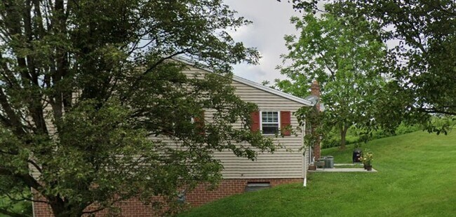 Building Photo - Coming Soon! Beautiful 3 Bed / 1.5 Bath in Dallastown School District!