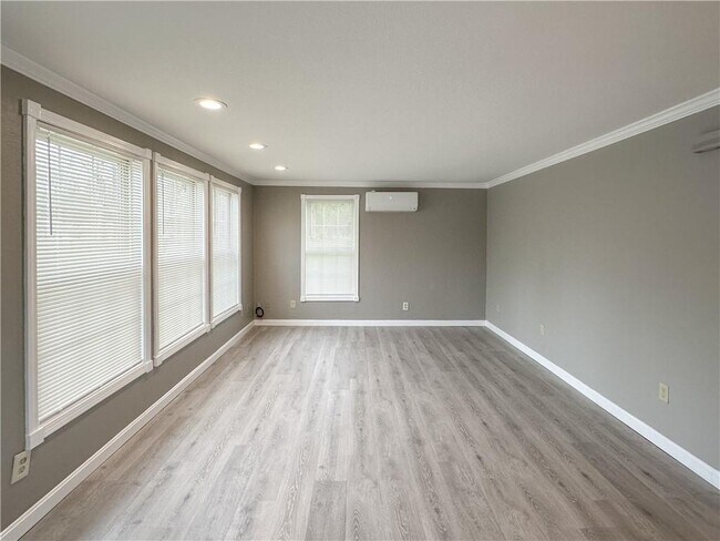 Sala de estar - 12189 Shady Ave