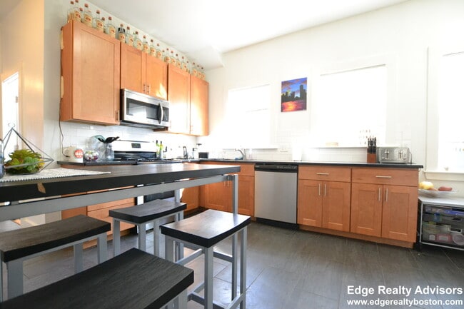 Building Photo - 9 Wadsworth St