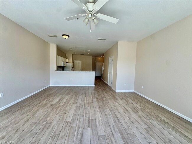 Foto del edificio - 912 Hampton Cir