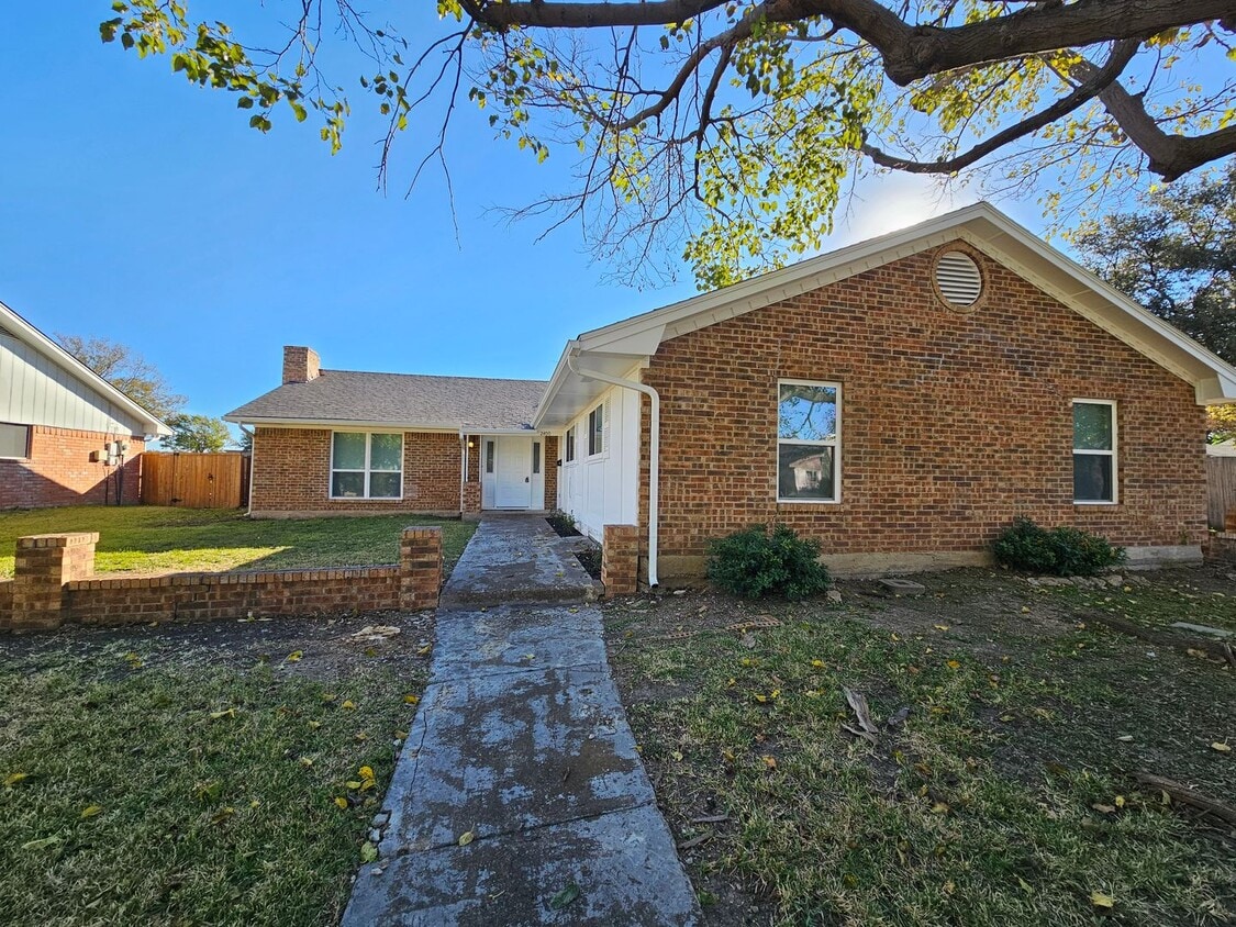 Foto principal - Available Now!