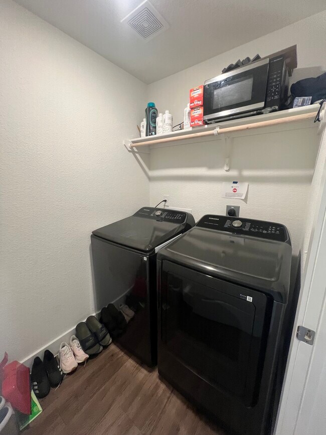 Foto del edificio - 258 Fawn Ridge Dr