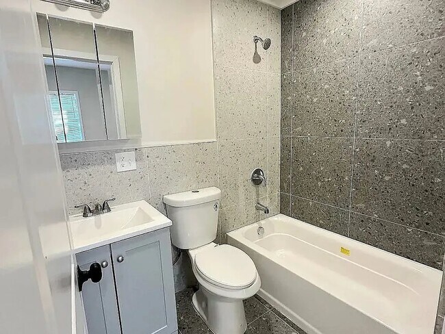 Foto del edificio - 307-347-347 Littleton Ave