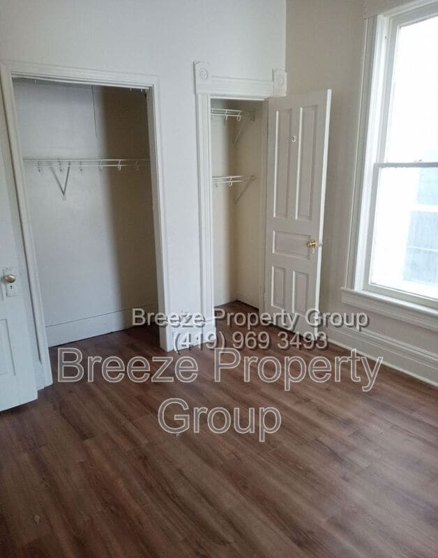 Building Photo - 323 Champion St