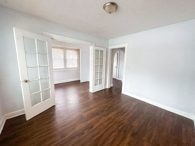Building Photo - 136 W 37th St