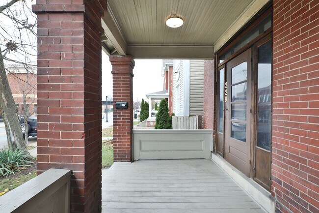 Foto del edificio - 229 E 11th Ave