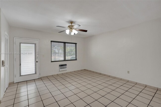 Foto del edificio - 7300 Byron Ave