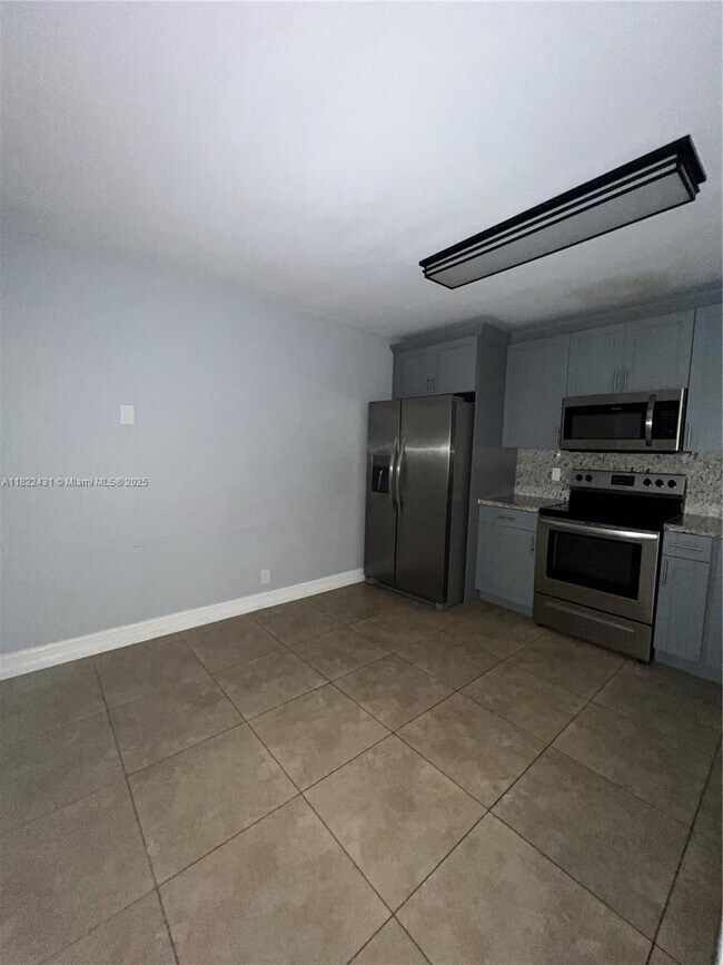 Foto del edificio - 5801 Riverside Dr