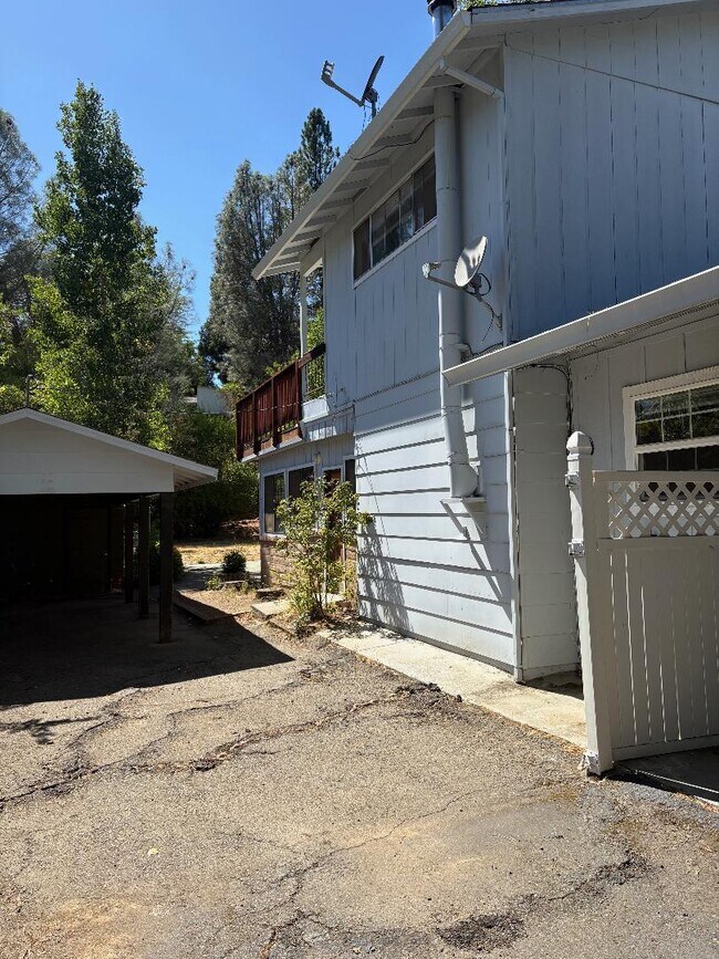 Building Photo - 307 Barbara Ave