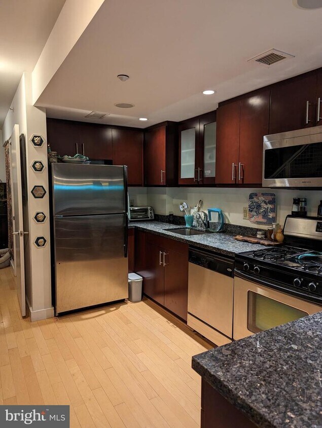 Primary Photo - 912 F St NW