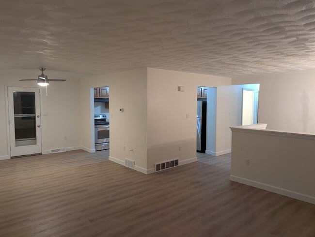 Building Photo - 1091 Elicker Rd