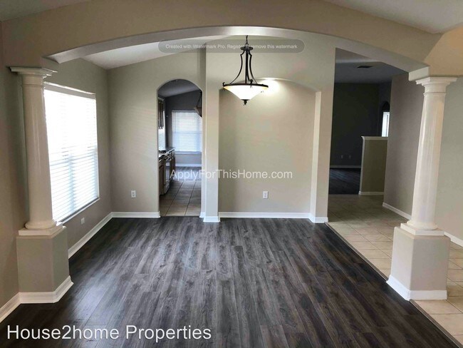 Building Photo - 15415 Lake Bella Vista Dr