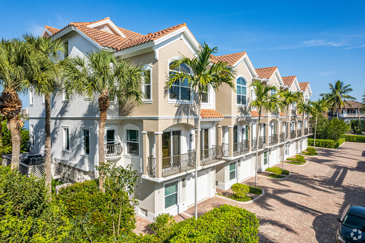 9207 Vanderbilt Dr - Vanderbilt Lagoon Villas Condominium