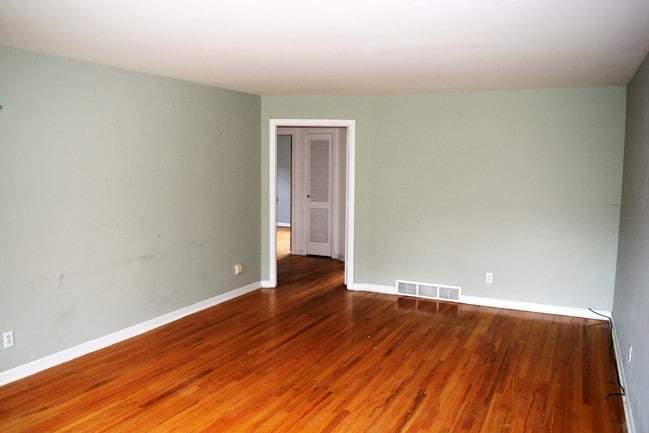 Foto del edificio - 11 Minnowbrook Ave