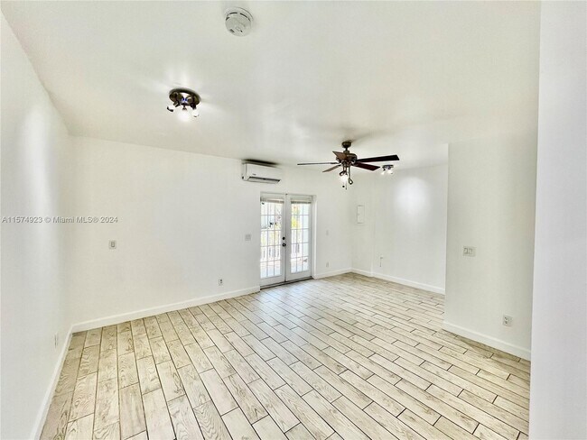 Building Photo - 525 NE 65th St