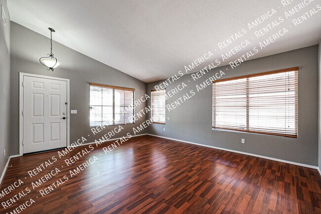 Foto del edificio - 7471 W Lone Cactus Dr