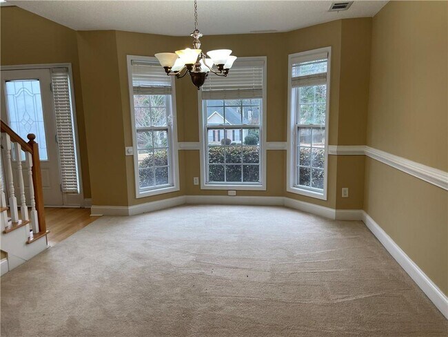 Foto del edificio - 422 Tea Rose Ln N