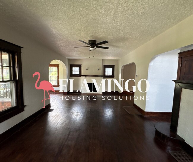 Foto del edificio - Spacious 3-Bedroom Home with Central Air & Garage in Dayton