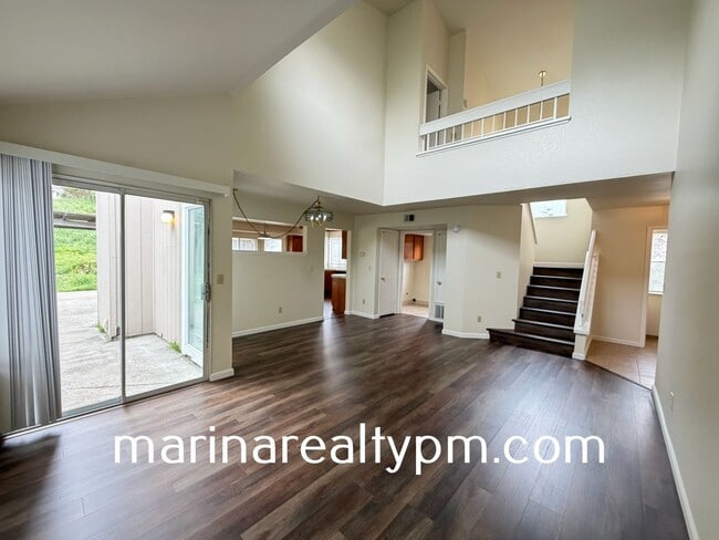 Foto del edificio - Glen Cove Beauty 3 bed 2.5  bath 2 Story home in established neighborhood