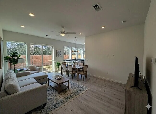 Foto del edificio - Room in Apartment on Riverside Farms Rd